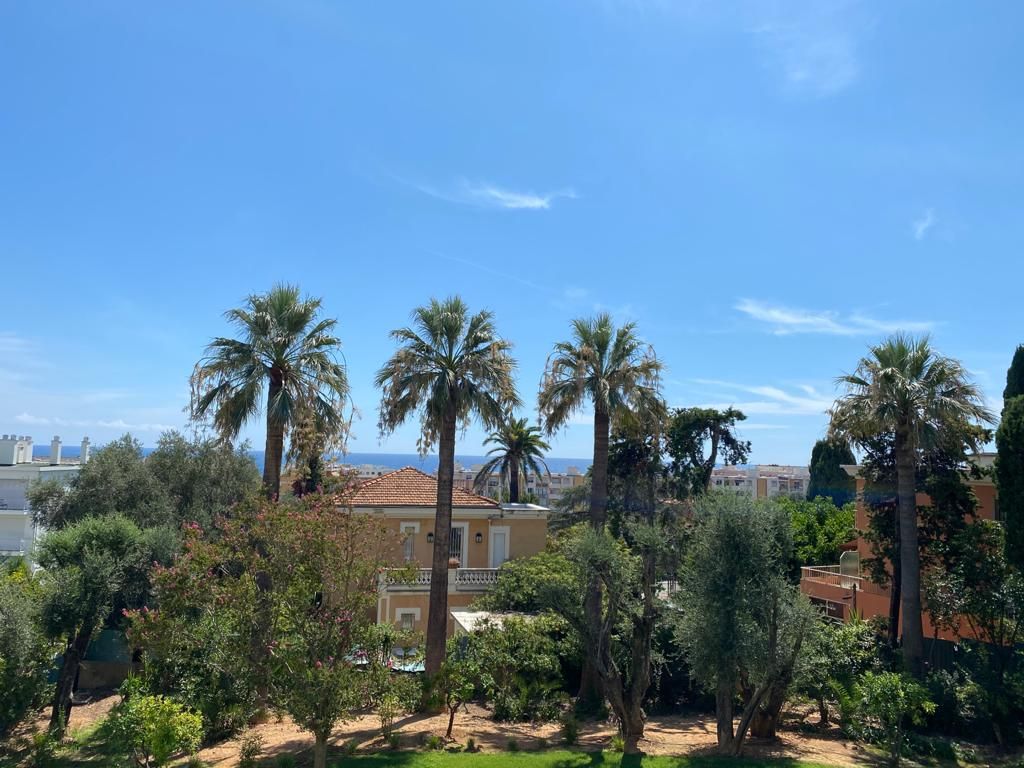 7020 Beautiful Three-Room Apartment with Sea View and Pool in Lower Fabron, Nice