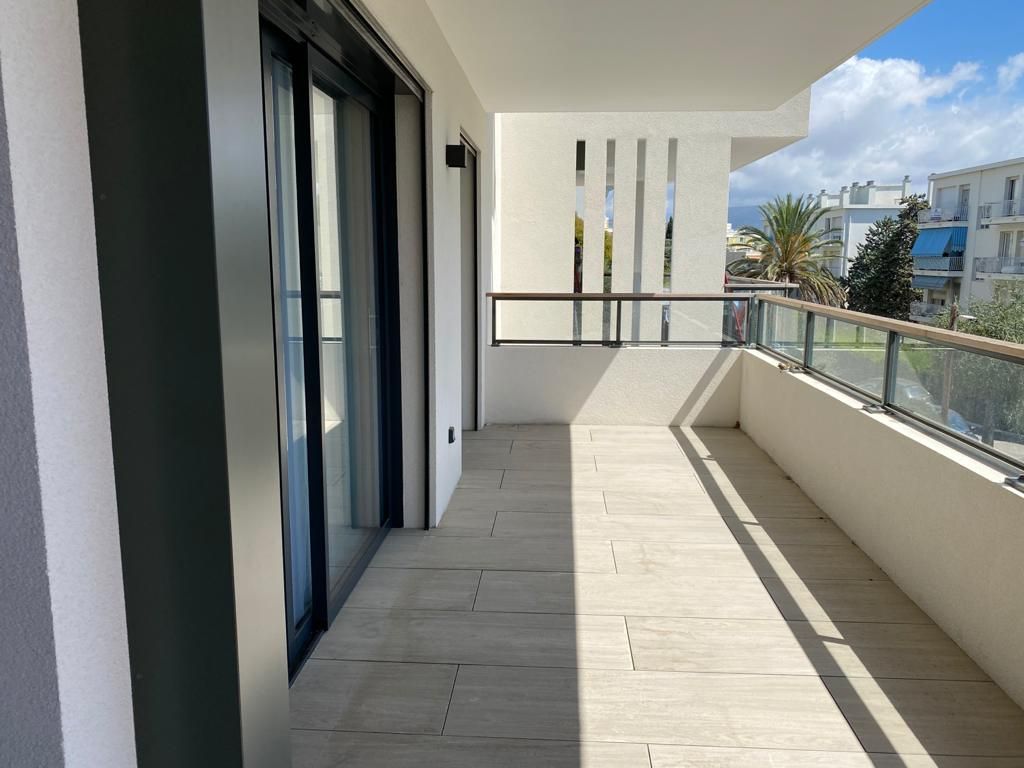 Beautiful Three-Room Apartment with Sea View and Pool in Lower Fabron, Nice
