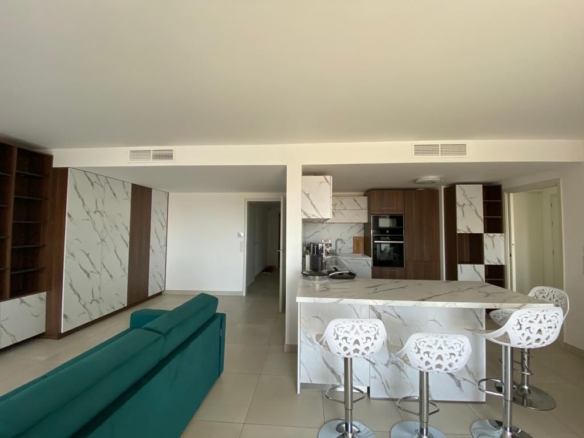 Beautiful Three-Room Apartment with Sea View and Pool in Lower Fabron, Nice