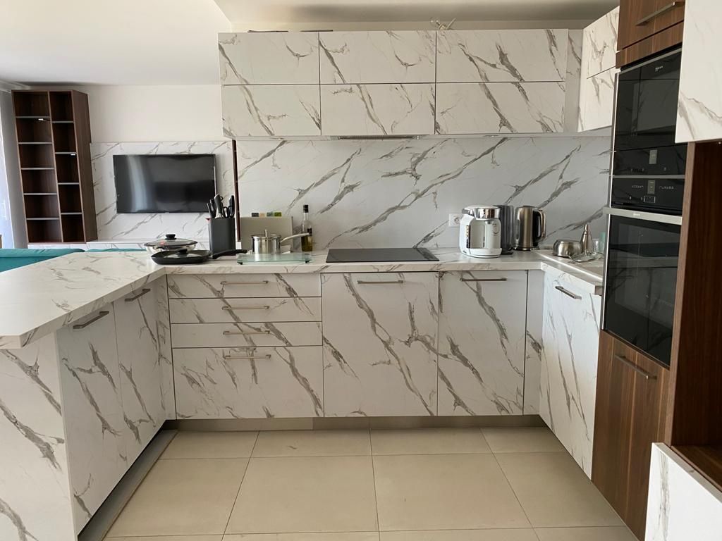 Beautiful Three-Room Apartment with Sea View and Pool in Lower Fabron, Nice