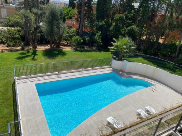 Beautiful Three-Room Apartment with Sea View and Pool in Lower Fabron, Nice