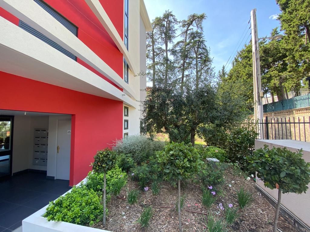Beautiful Three-Room Apartment with Sea View and Pool in Lower Fabron, Nice