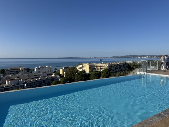 Appartement d’une chambre dans la nouvelle Résidence SeaSide View avec piscine sur le toit, près de la plage