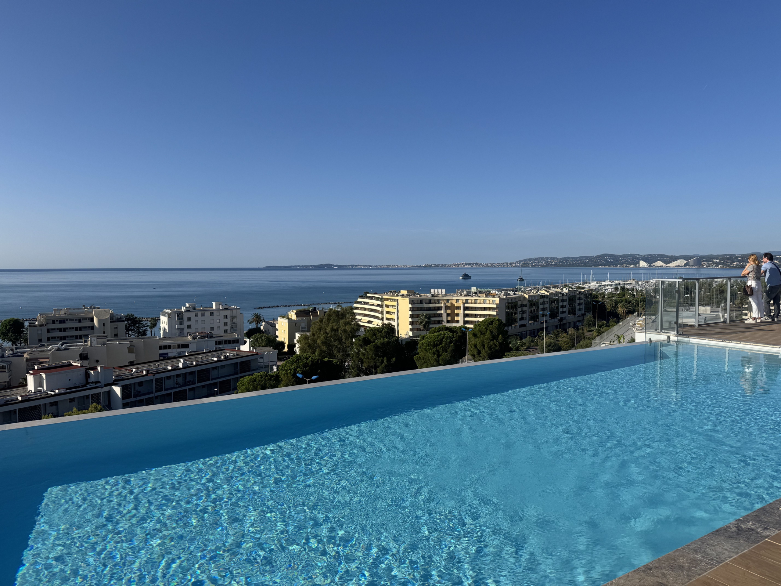 Однокомнатная квартира в новом жилом комплексе SeaSide View с бассейном на крыше, рядом с пляжем