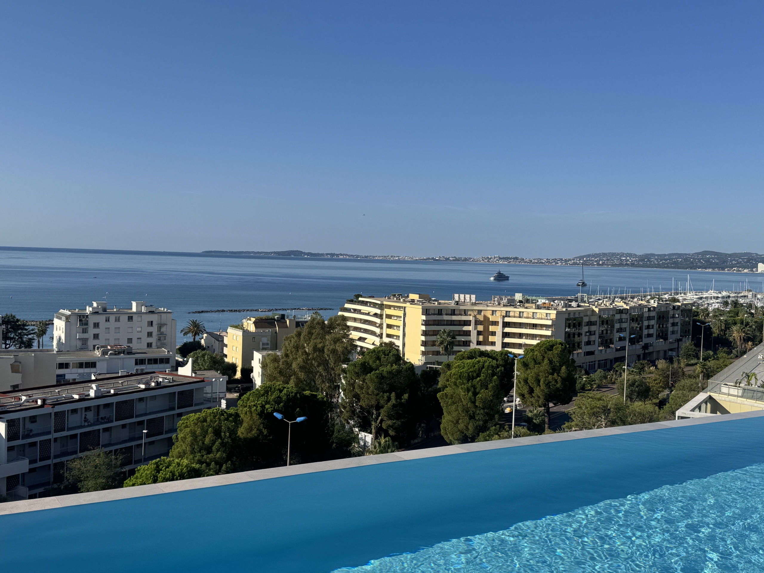 Однокомнатная квартира в новом жилом комплексе SeaSide View с бассейном на крыше, рядом с пляжем
