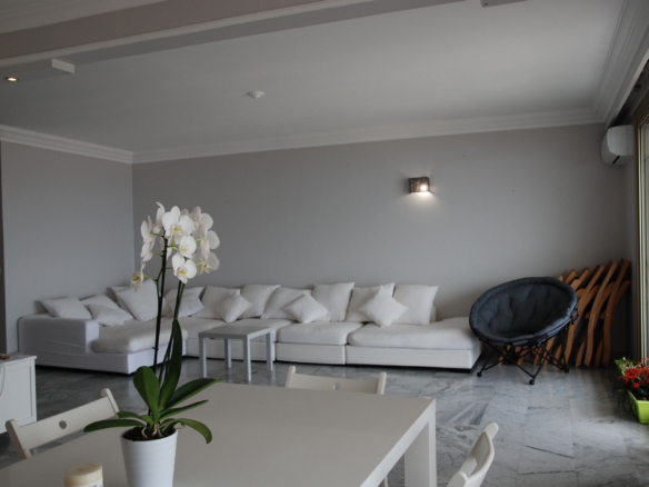 Простора квартира площею 118 м² з приватною терасою на даху 100 м² – Abbaye de Roseland, Ніцца