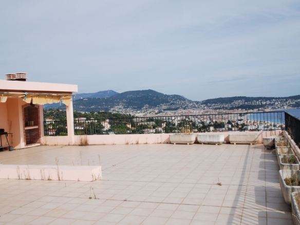 Простора квартира площею 118 м² з приватною терасою на даху 100 м² – Abbaye de Roseland, Ніцца