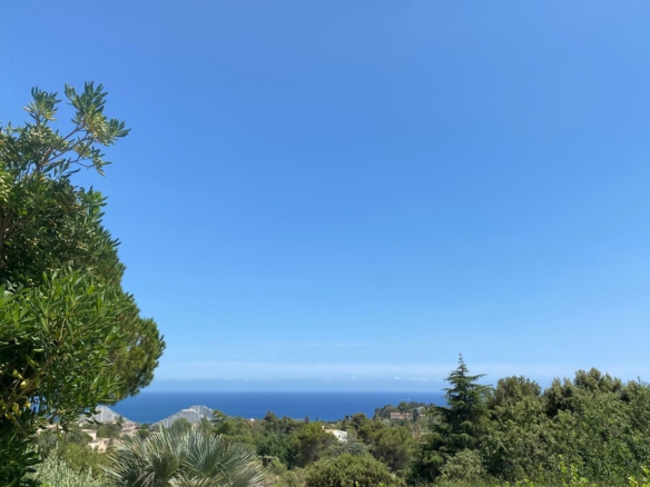 Villa de luxe proche de la mer avec piscine
