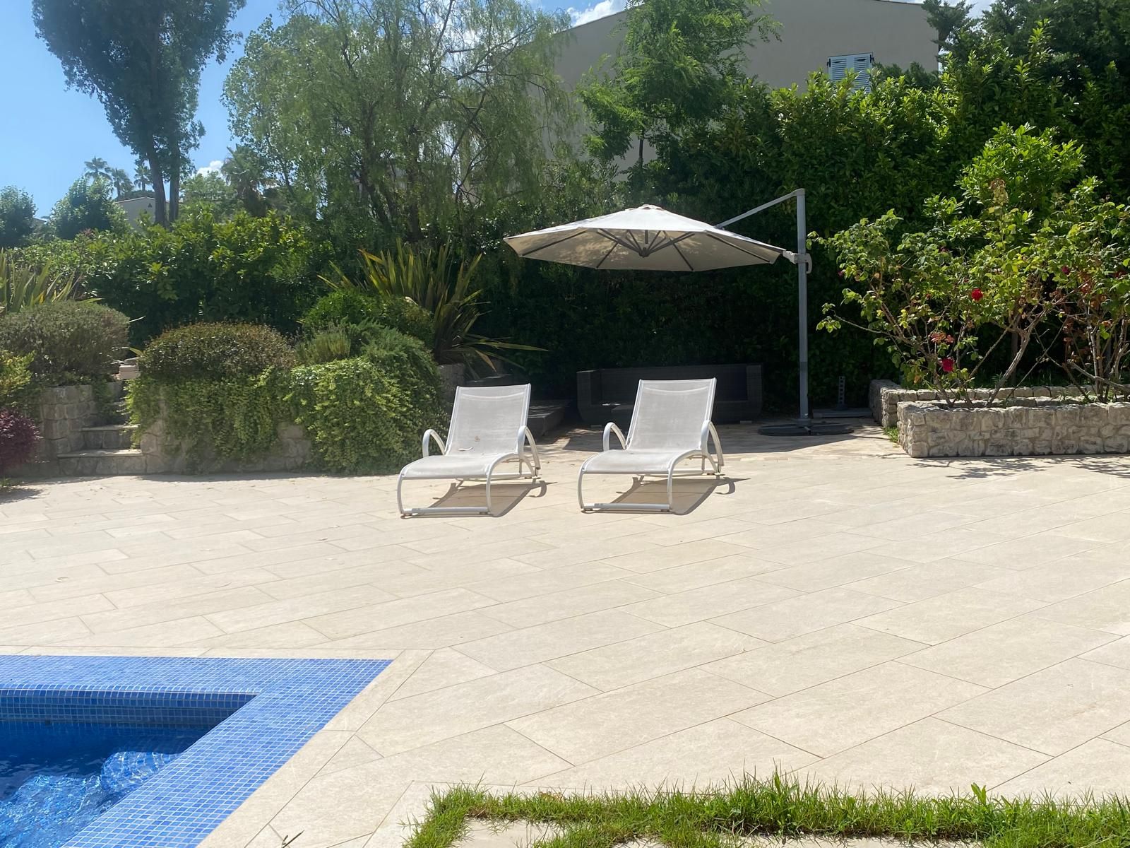 Villa de luxe proche de la mer avec piscine
