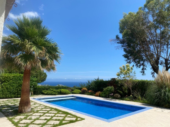 Villa de luxe proche de la mer avec piscine