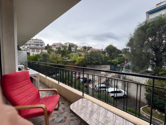 Appartement deux pièces avec grande terrasse aux Baumettes, Nice