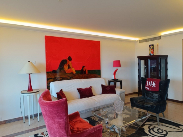 Exceptional Seafront Apartment with Panoramic Sea Views – Palm Beach, Cannes