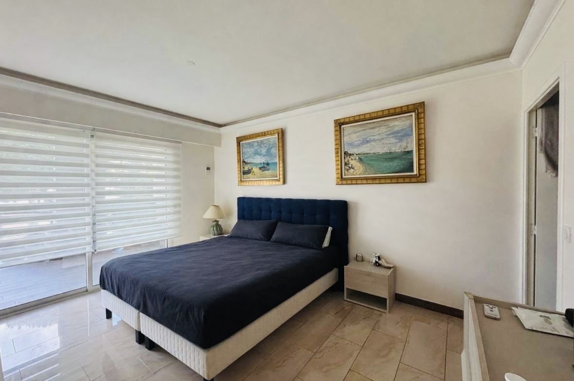 Exceptional Seafront Apartment with Panoramic Sea Views – Palm Beach, Cannes