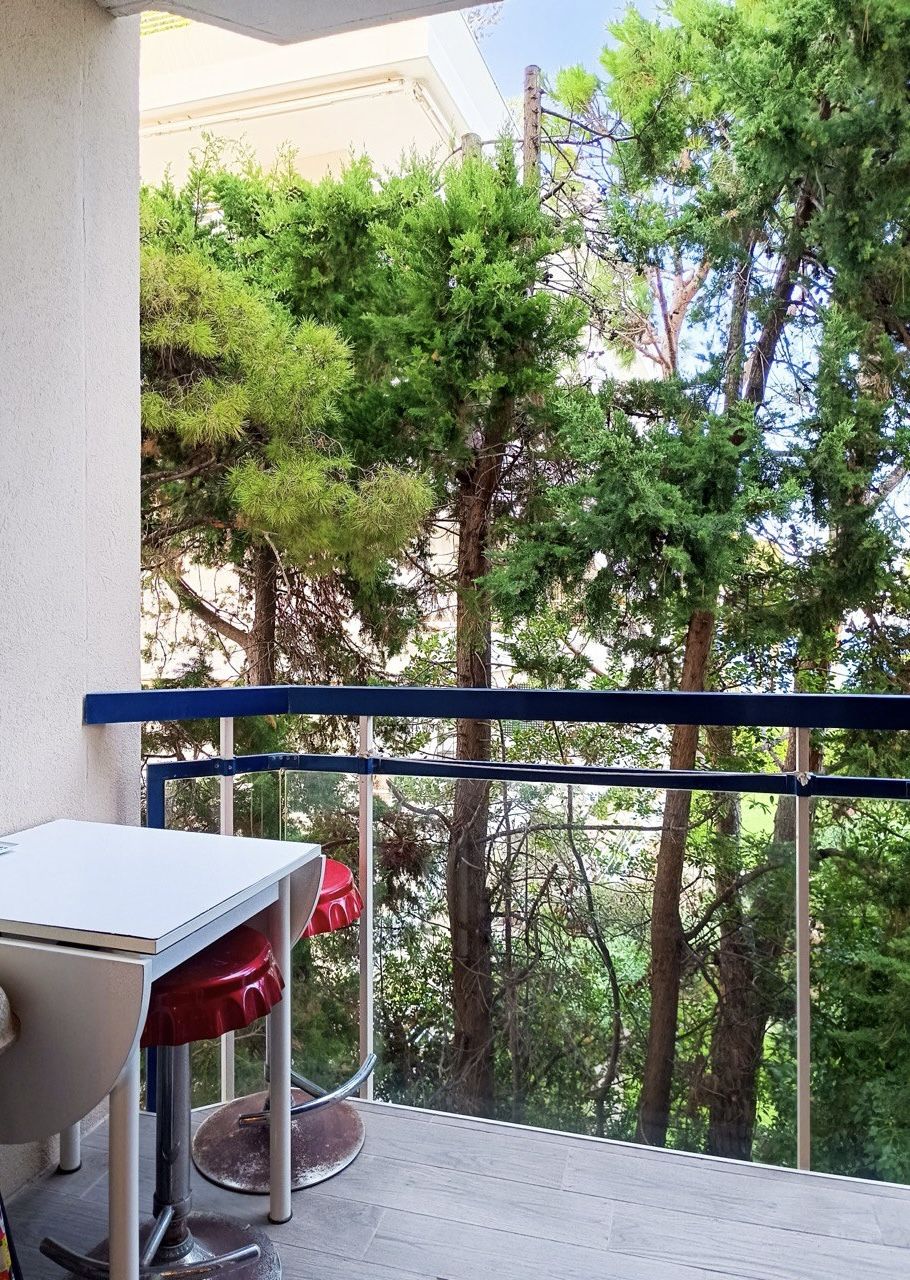 Exceptional Seafront Apartment with Panoramic Sea Views – Palm Beach, Cannes